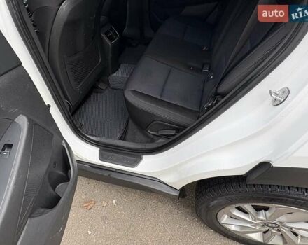 Белый Хендай Туксон, объемом двигателя 2 л и пробегом 203 тыс. км за 19000 $, фото 19 на Automoto.ua