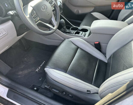 Белый Хендай Туксон, объемом двигателя 2 л и пробегом 103 тыс. км за 15800 $, фото 10 на Automoto.ua