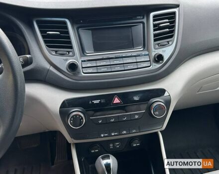 Білий Хендай Туксон, об'ємом двигуна 2 л та пробігом 120 тис. км за 14990 $, фото 12 на Automoto.ua