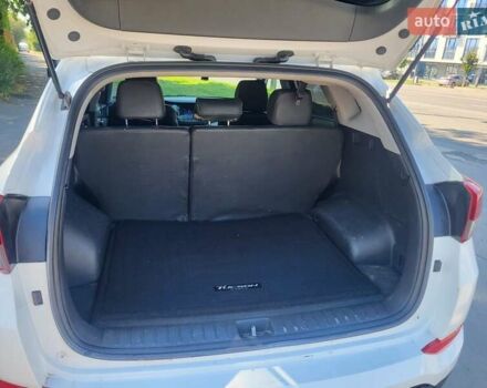 Білий Хендай Туксон, об'ємом двигуна 2 л та пробігом 185 тис. км за 13700 $, фото 13 на Automoto.ua