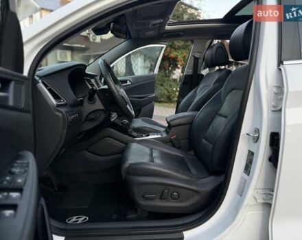 Білий Хендай Туксон, об'ємом двигуна 2 л та пробігом 175 тис. км за 18200 $, фото 22 на Automoto.ua
