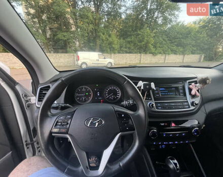 Білий Хендай Туксон, об'ємом двигуна 1.69 л та пробігом 116 тис. км за 18500 $, фото 25 на Automoto.ua