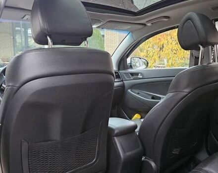 Белый Хендай Туксон, объемом двигателя 2 л и пробегом 187 тыс. км за 24000 $, фото 16 на Automoto.ua