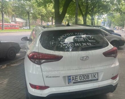Белый Хендай Туксон, объемом двигателя 2 л и пробегом 80 тыс. км за 21210 $, фото 1 на Automoto.ua