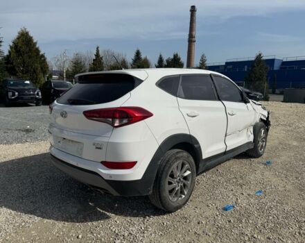 Білий Хендай Туксон, об'ємом двигуна 2 л та пробігом 82 тис. км за 15800 $, фото 4 на Automoto.ua