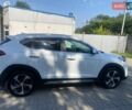 Белый Хендай Туксон, объемом двигателя 2 л и пробегом 103 тыс. км за 19200 $, фото 2 на Automoto.ua