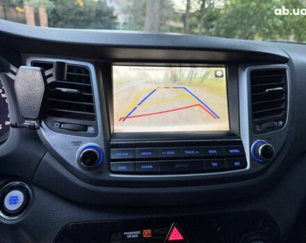 Белый Хендай Туксон, объемом двигателя 2 л и пробегом 193 тыс. км за 17890 $, фото 15 на Automoto.ua