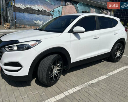 Белый Хендай Туксон, объемом двигателя 2 л и пробегом 167 тыс. км за 13900 $, фото 3 на Automoto.ua