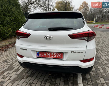 Белый Хендай Туксон, объемом двигателя 1.69 л и пробегом 178 тыс. км за 12800 $, фото 9 на Automoto.ua