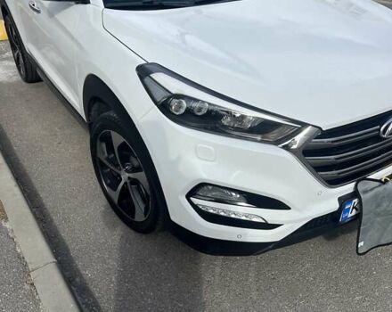 Белый Хендай Туксон, объемом двигателя 2 л и пробегом 71 тыс. км за 21500 $, фото 3 на Automoto.ua