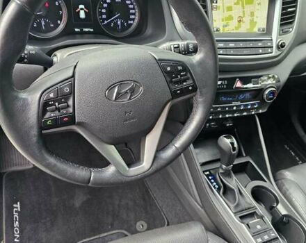 Білий Хендай Туксон, об'ємом двигуна 2 л та пробігом 80 тис. км за 20000 $, фото 7 на Automoto.ua