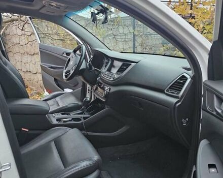 Белый Хендай Туксон, объемом двигателя 2 л и пробегом 187 тыс. км за 24000 $, фото 10 на Automoto.ua