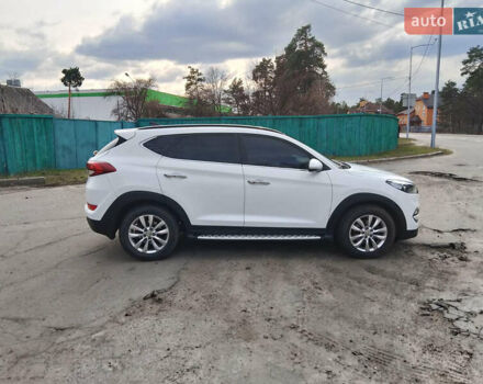 Белый Хендай Туксон, объемом двигателя 2 л и пробегом 68 тыс. км за 27000 $, фото 2 на Automoto.ua