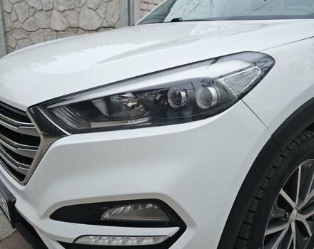 Белый Хендай Туксон, объемом двигателя 2 л и пробегом 187 тыс. км за 24000 $, фото 22 на Automoto.ua
