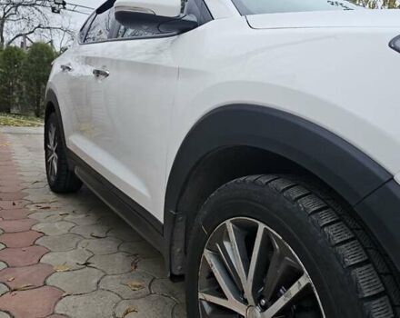 Белый Хендай Туксон, объемом двигателя 2 л и пробегом 187 тыс. км за 24000 $, фото 26 на Automoto.ua