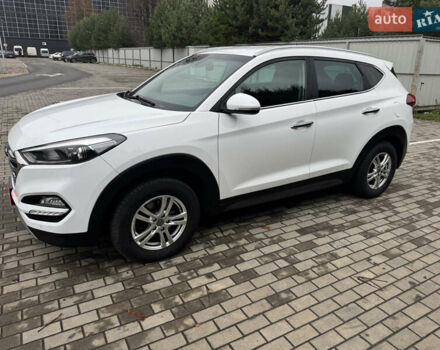 Белый Хендай Туксон, объемом двигателя 1.69 л и пробегом 178 тыс. км за 12800 $, фото 4 на Automoto.ua