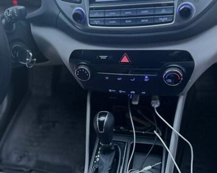 Білий Хендай Туксон, об'ємом двигуна 1.98 л та пробігом 135 тис. км за 15800 $, фото 14 на Automoto.ua