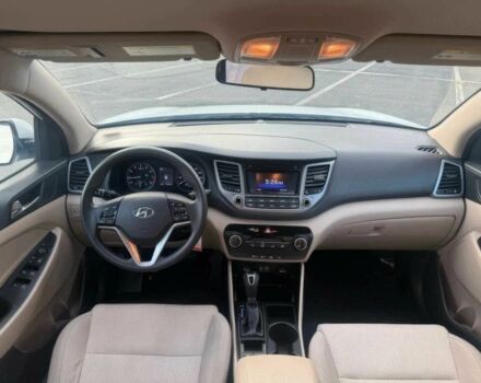 Белый Хендай Туксон, объемом двигателя 2 л и пробегом 60 тыс. км за 12200 $, фото 8 на Automoto.ua