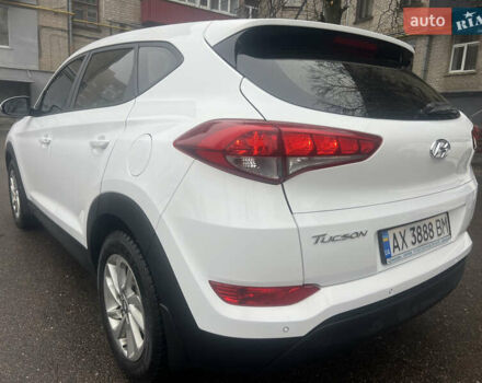 Белый Хендай Туксон, объемом двигателя 2 л и пробегом 147 тыс. км за 17500 $, фото 2 на Automoto.ua