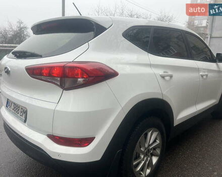 Белый Хендай Туксон, объемом двигателя 2 л и пробегом 147 тыс. км за 17500 $, фото 7 на Automoto.ua