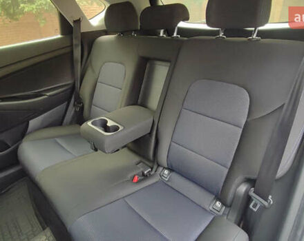 Белый Хендай Туксон, объемом двигателя 2 л и пробегом 147 тыс. км за 17500 $, фото 21 на Automoto.ua