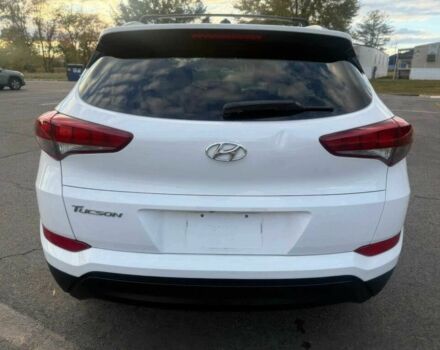 Белый Хендай Туксон, объемом двигателя 2 л и пробегом 60 тыс. км за 12200 $, фото 5 на Automoto.ua