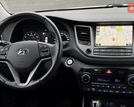 Белый Хендай Туксон, объемом двигателя 2 л и пробегом 82 тыс. км за 19000 $, фото 4 на Automoto.ua