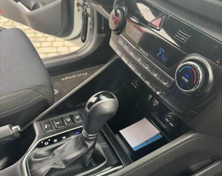 Белый Хендай Туксон, объемом двигателя 1.7 л и пробегом 149 тыс. км за 18200 $, фото 21 на Automoto.ua