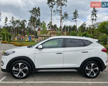 Білий Хендай Туксон, об'ємом двигуна 2 л та пробігом 80 тис. км за 20000 $, фото 4 на Automoto.ua