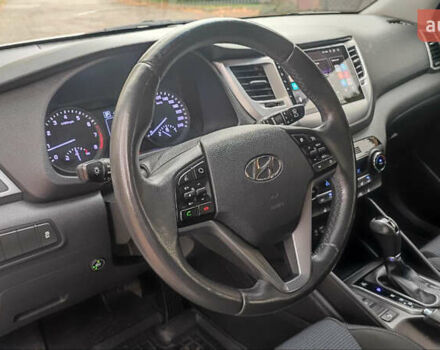 Белый Хендай Туксон, объемом двигателя 2 л и пробегом 147 тыс. км за 17500 $, фото 20 на Automoto.ua