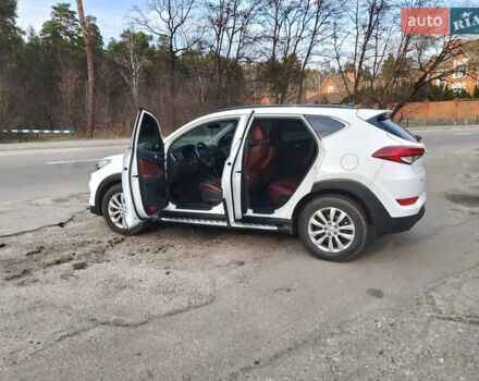 Белый Хендай Туксон, объемом двигателя 2 л и пробегом 68 тыс. км за 27000 $, фото 5 на Automoto.ua