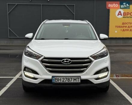 Белый Хендай Туксон, объемом двигателя 2 л и пробегом 82 тыс. км за 19000 $, фото 10 на Automoto.ua