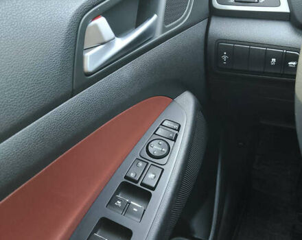 Белый Хендай Туксон, объемом двигателя 2 л и пробегом 68 тыс. км за 27000 $, фото 12 на Automoto.ua