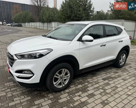 Белый Хендай Туксон, объемом двигателя 1.69 л и пробегом 178 тыс. км за 12800 $, фото 6 на Automoto.ua
