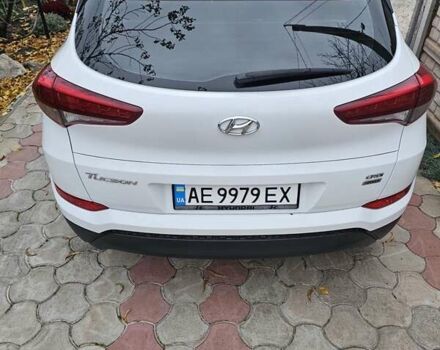 Белый Хендай Туксон, объемом двигателя 2 л и пробегом 187 тыс. км за 24000 $, фото 25 на Automoto.ua