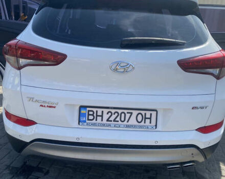Белый Хендай Туксон, объемом двигателя 2 л и пробегом 174 тыс. км за 23000 $, фото 4 на Automoto.ua