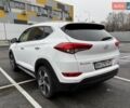 Белый Хендай Туксон, объемом двигателя 2 л и пробегом 82 тыс. км за 19000 $, фото 14 на Automoto.ua