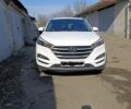 Белый Хендай Туксон, объемом двигателя 2 л и пробегом 58 тыс. км за 17500 $, фото 5 на Automoto.ua