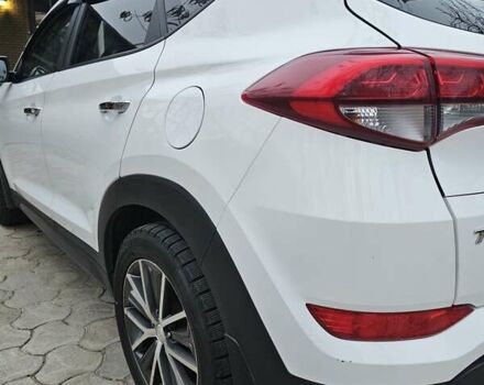 Белый Хендай Туксон, объемом двигателя 2 л и пробегом 187 тыс. км за 24000 $, фото 21 на Automoto.ua