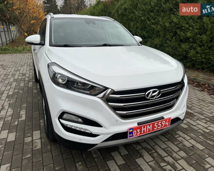 Белый Хендай Туксон, объемом двигателя 1.69 л и пробегом 178 тыс. км за 12800 $, фото 1 на Automoto.ua