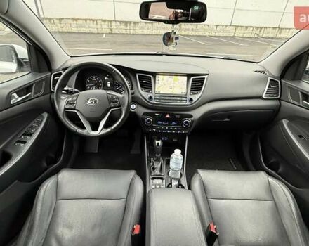 Белый Хендай Туксон, объемом двигателя 2 л и пробегом 82 тыс. км за 19000 $, фото 5 на Automoto.ua