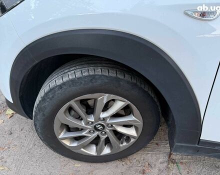 Белый Хендай Туксон, объемом двигателя 2 л и пробегом 193 тыс. км за 17890 $, фото 9 на Automoto.ua