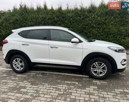 Белый Хендай Туксон, объемом двигателя 1.69 л и пробегом 178 тыс. км за 12800 $, фото 11 на Automoto.ua