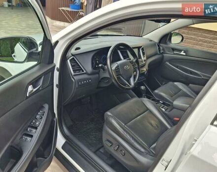 Белый Хендай Туксон, объемом двигателя 2 л и пробегом 203 тыс. км за 18700 $, фото 9 на Automoto.ua