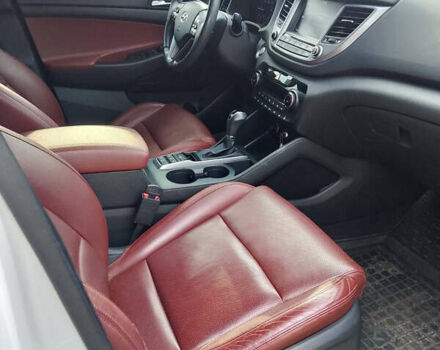 Белый Хендай Туксон, объемом двигателя 2 л и пробегом 68 тыс. км за 27000 $, фото 16 на Automoto.ua