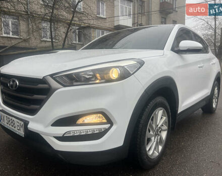 Белый Хендай Туксон, объемом двигателя 2 л и пробегом 147 тыс. км за 17500 $, фото 1 на Automoto.ua