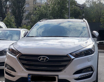 Белый Хендай Туксон, объемом двигателя 2 л и пробегом 38 тыс. км за 24000 $, фото 6 на Automoto.ua