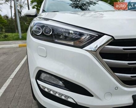 Білий Хендай Туксон, об'ємом двигуна 2 л та пробігом 80 тис. км за 20000 $, фото 3 на Automoto.ua