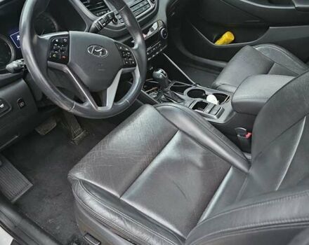 Белый Хендай Туксон, объемом двигателя 2 л и пробегом 187 тыс. км за 24000 $, фото 17 на Automoto.ua