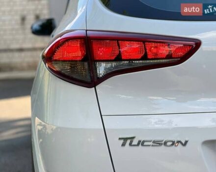 Белый Хендай Туксон, объемом двигателя 1.7 л и пробегом 145 тыс. км за 17490 $, фото 12 на Automoto.ua